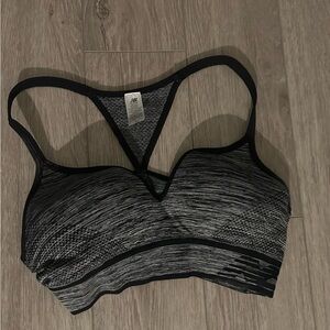 New Balance Women’s Sports Bra Size Large Black/Gray